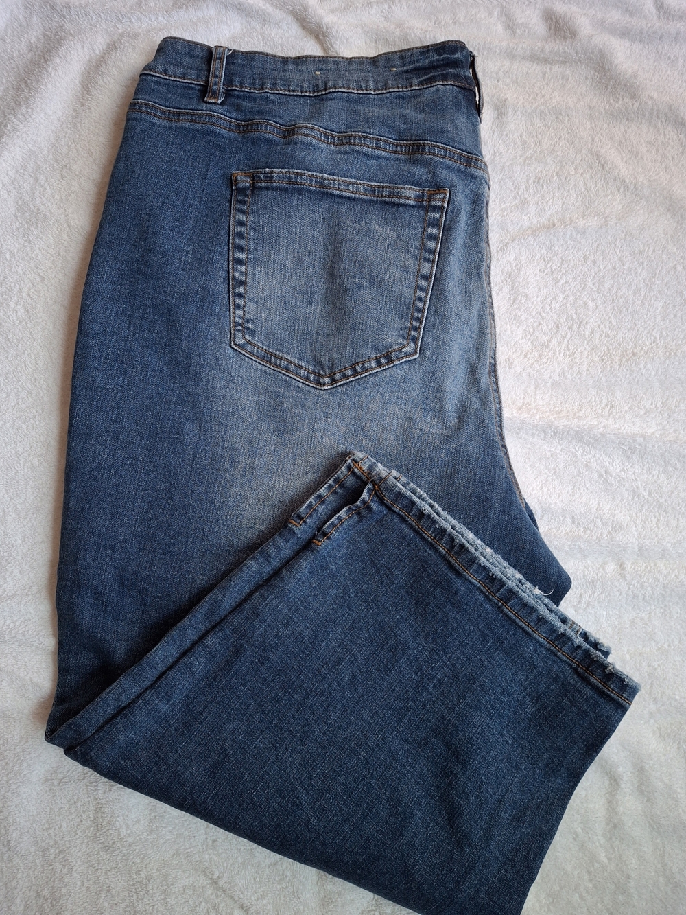 Classic Mid Wash Plus Denim Capri
